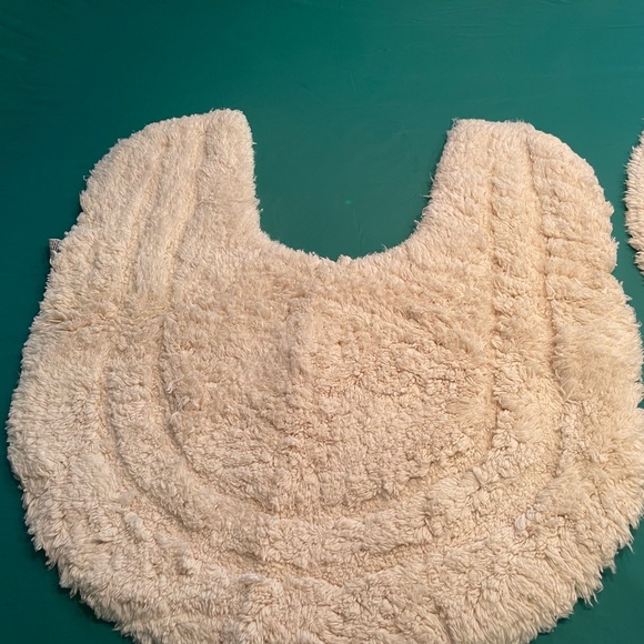 Creme Bath Rug Set - Picture 2 of 4